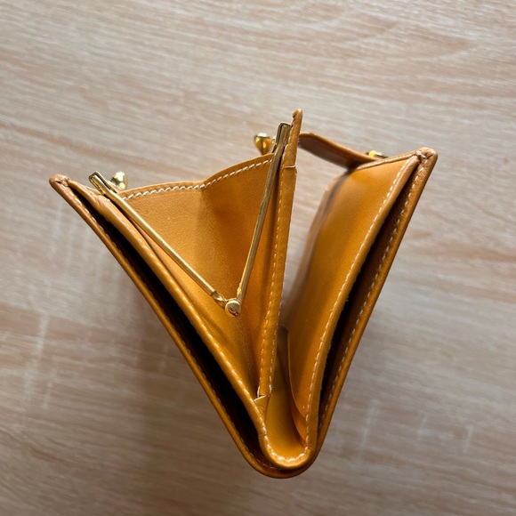 Gucci GG Kisslock Wallet With Coin Pocket - Picture 11 of 16